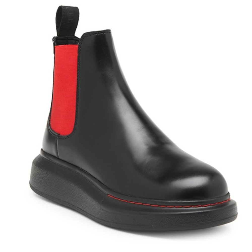 🔥Alexander McQueen Hybrid Chelsea Boots 🔥
👟 Size: 37.5 📦 NWT –💲Price: $450